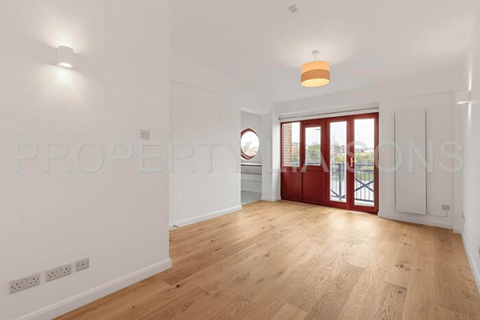 3 Bedroom Apartment To Rent In Newlands Quay, Wapping, E1W