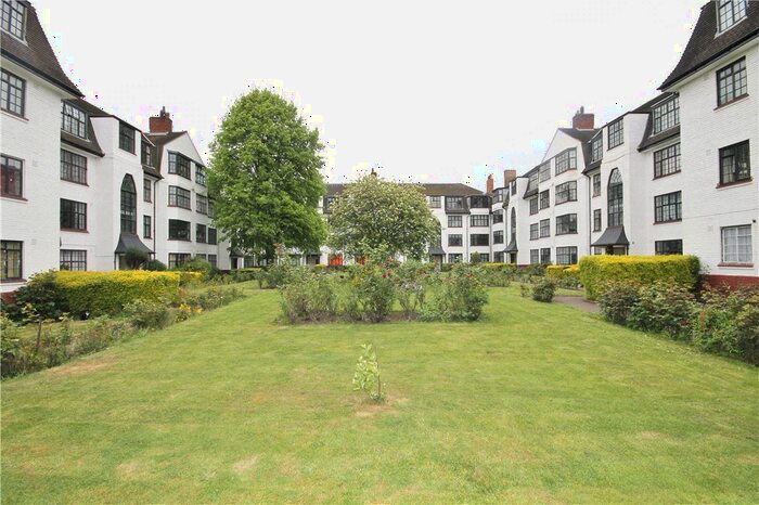 3 Bedroom Flat To Rent In Leigham Avenue, Streatham, SW16