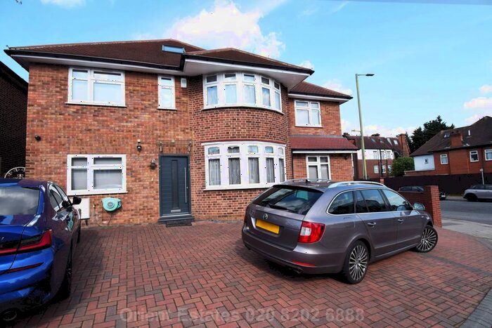 5 Bedroom Detached House To Rent In Queens Way, London, NW4