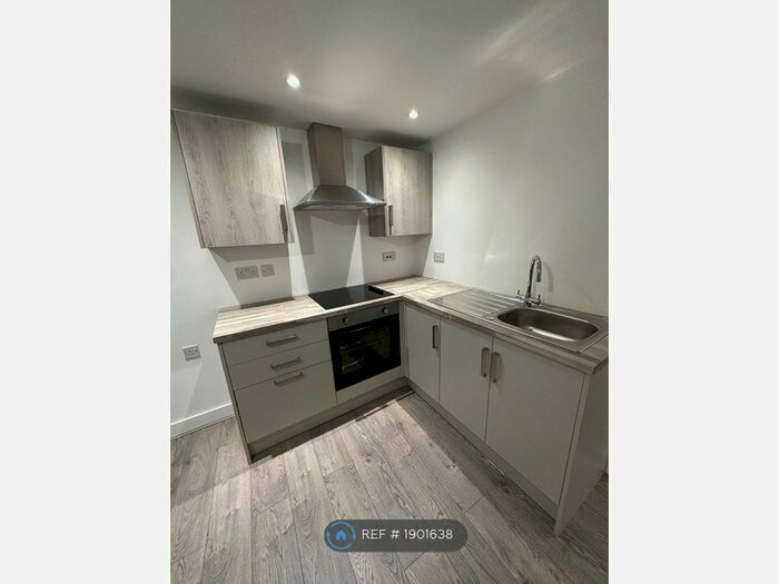1 Bedroom Flat To Rent In St George's Lodge, Stalybridge, SK15