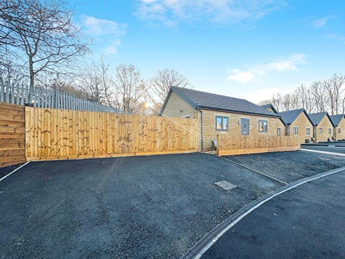 2 Bedroom Bungalow To Rent In Paddock Fields, Crosland Moor, Huddersfield, HD4