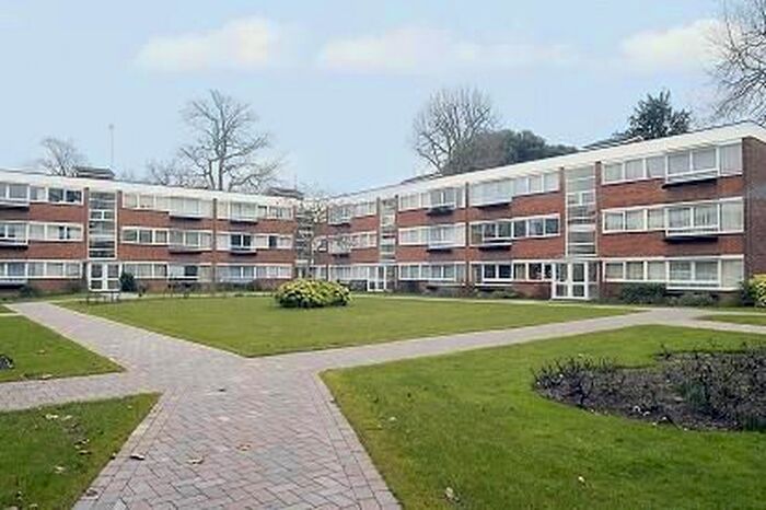 2 Bedroom Flat To Rent In Richmond, Surrey, TW10