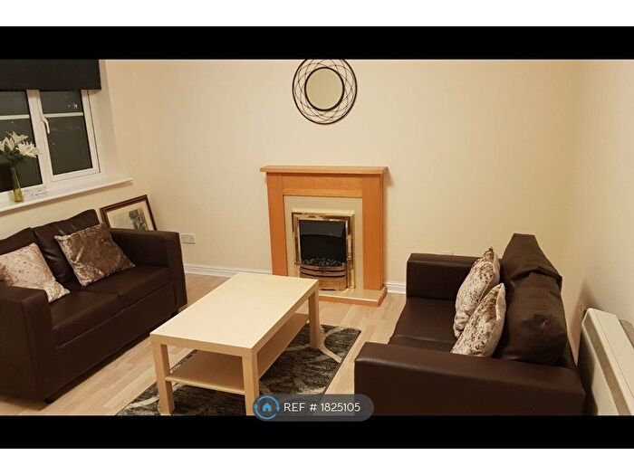 2 Bedroom Flat To Rent In Queens Crescent, Livingston, EH54