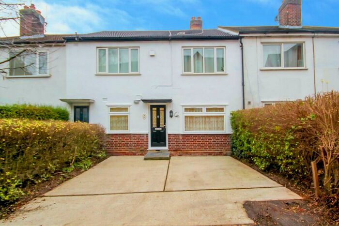 2 Bedroom Maisonette To Rent In Western Gardens, Brentwood, Essex, CM14