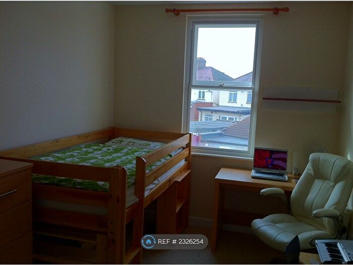 2 Bedroom Flat To Rent In Helix Court, Hounslow, TW4