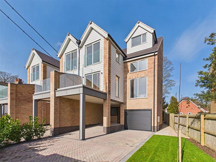 4 Bedroom Town House For Sale In Cliff Road, Hessle, HU13