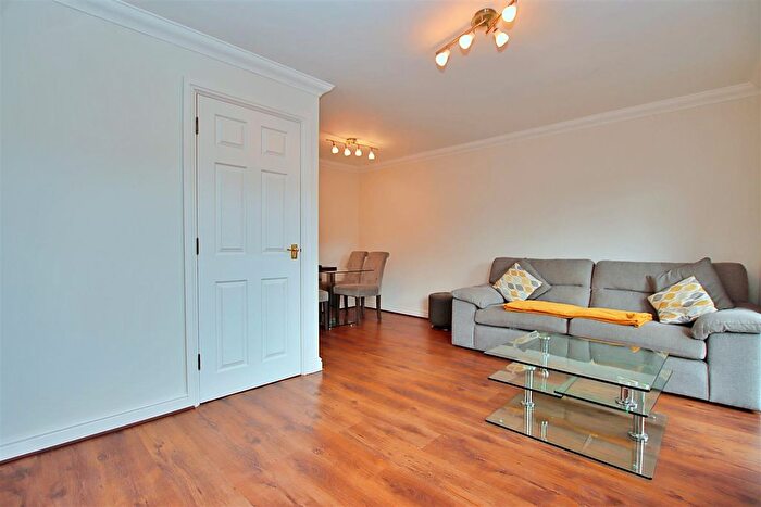 3 Bedroom End Terrace House For Sale In Coleridge Way, Borehamwood, WD6