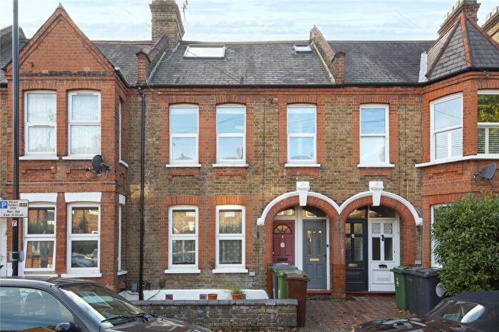 2 Bedroom Flat To Rent In Blyth Road, Walthamstow, London, E17