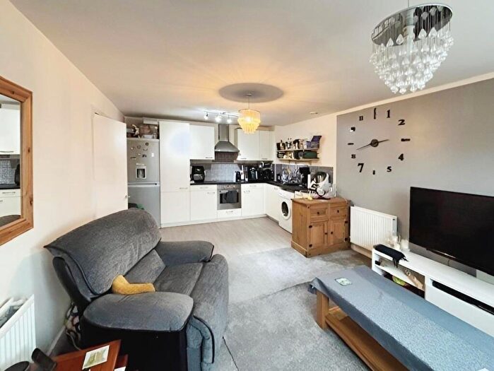 2 Bedroom Flat For Sale In Cotterells, Hemel Hempstead, HP1