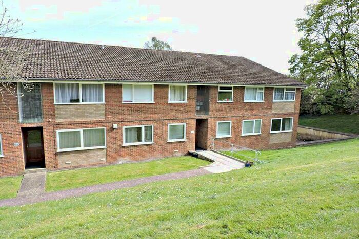 2 Bedroom Flat To Rent In Windsor Drive, High Wycombe, HP13