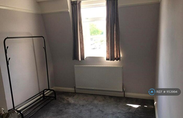 2 Bedroom Flat To Rent In Brighton Road, Burgh Heath, Tadworth, KT20