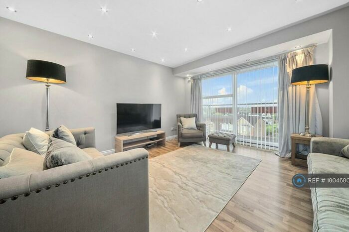 2 Bedroom Flat To Rent In Scapa Way, Glasgow, G33