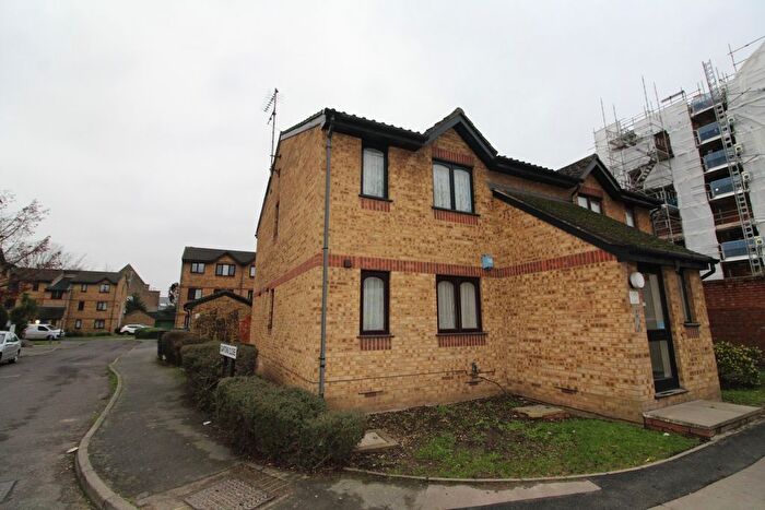 1 Bedroom Flat To Rent In Garfield Road, Ponders End, EN3