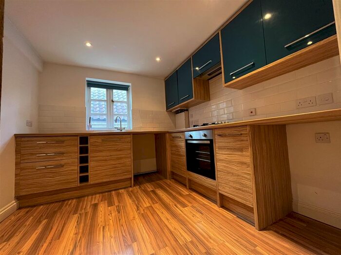 2 Bedroom Flat To Rent In Bexon Court, Louth, LN11