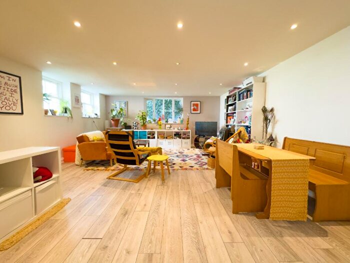 2 Bedroom Flat For Sale In Fountain Close, Woolwich, London, SE18