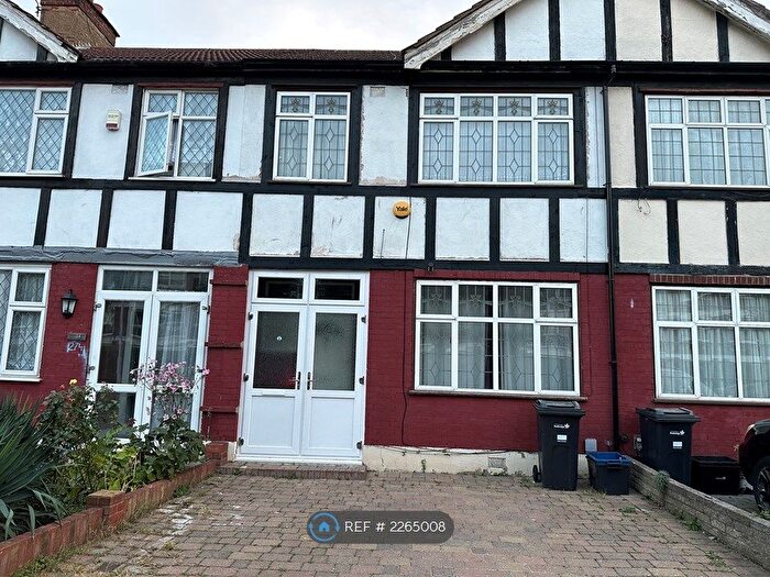 4 Bedroom Terraced House To Rent In Horns Road, Ilford, IG6