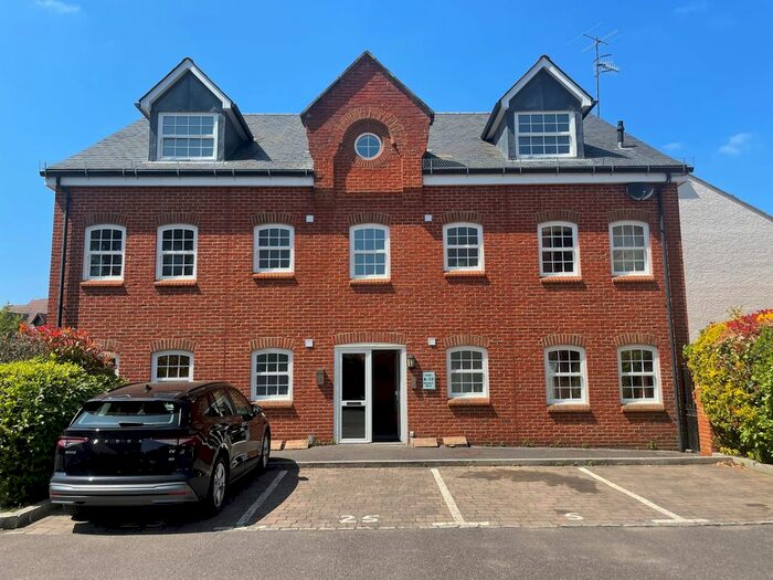 2 Bedroom Flat For Sale In Penstock Mews, Godalming, GU7