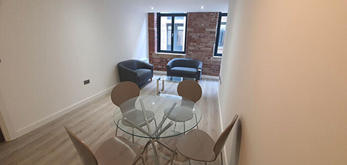 2 Bedroom Apartment To Rent In Conditioning House, Bradford, BD1