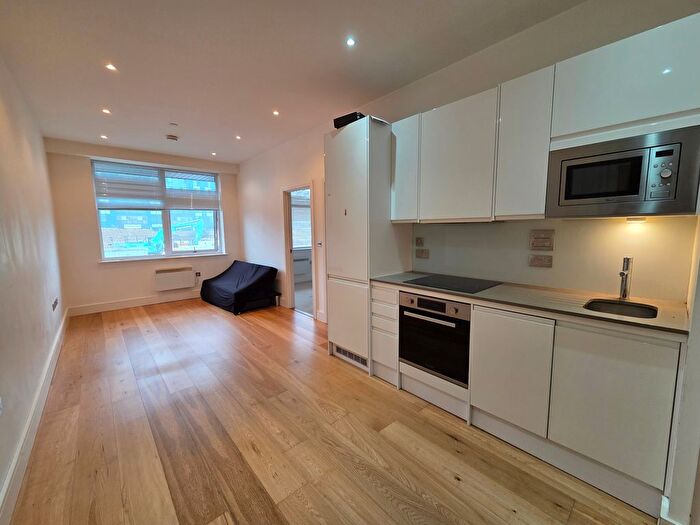 2 Bedroom Flat To Rent In Flowers Way, Park Street West, Luton, LU1