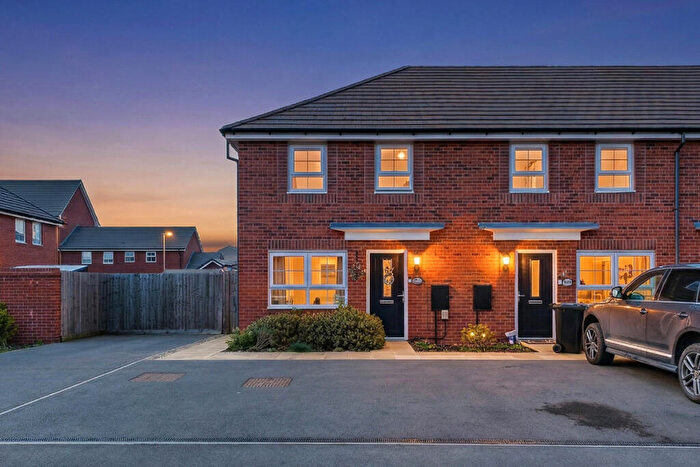 3 Bedroom Semi Detached House For Sale In Emerald Close, Rugby, CV22