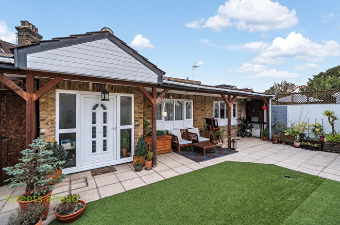 2 Bedroom Bungalow For Sale In Sutherland Road, Croydon, CR0