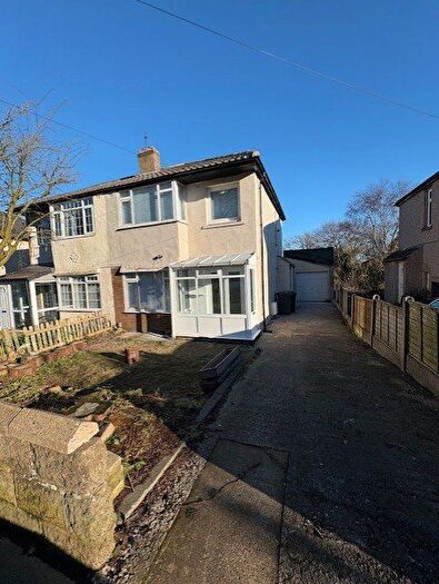 3 Bedroom Semi-Detached House To Rent In Brantwood Road, Bradford, BD9