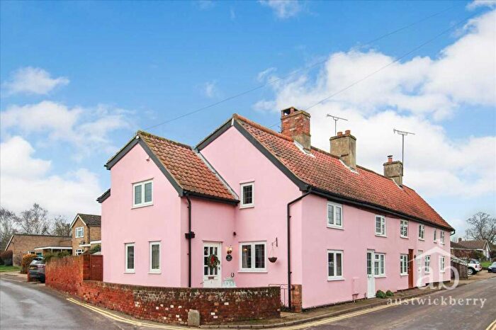 3 Bedroom End Of Terrace House For Sale In Holly Lane, Rushmere Village, IP5