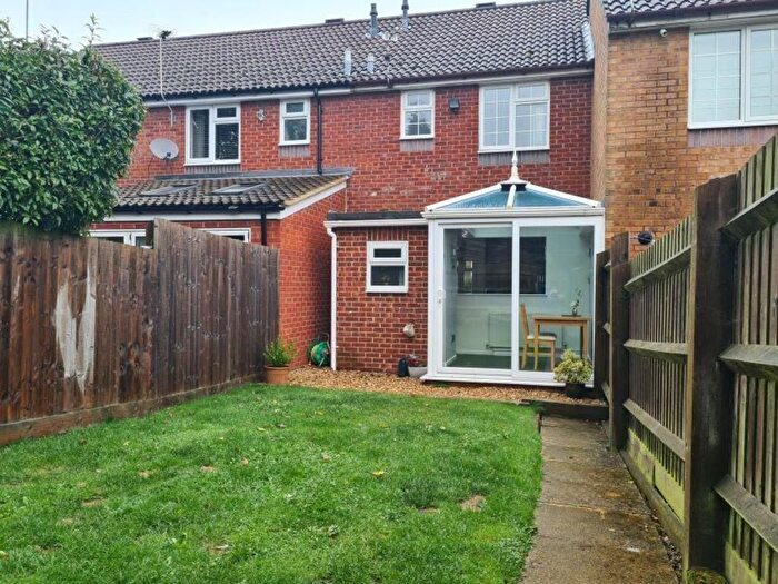 2 Bedroom End Of Terrace House To Rent In Hereford Way, Banbury, OX16