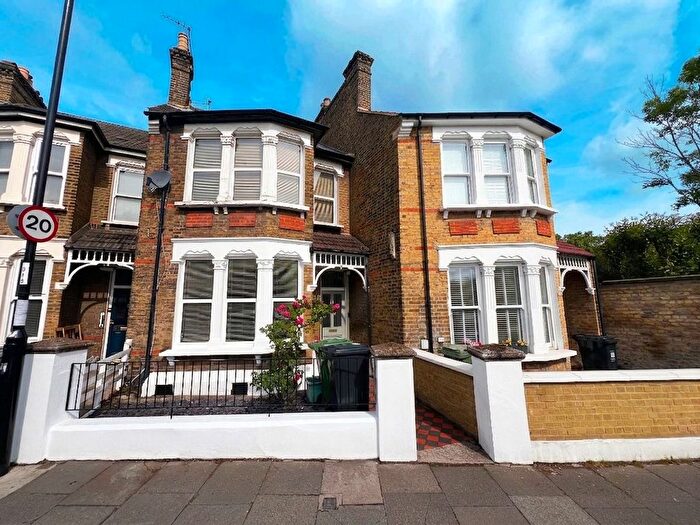 2 Bedroom Flat For Sale In Brockley Grove, Crofton Park, SE4