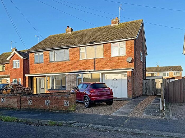 3 Bedroom Semi Detached House For Sale In Cromarty Road, Stamford, PE9