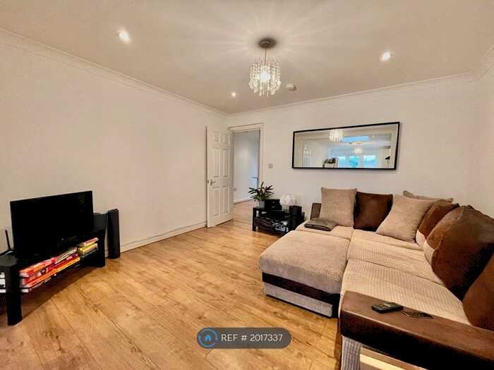3 Bedroom Flat To Rent In Cecil Road, London, W3