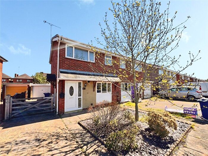 3 Bedroom Semi Detached House For Sale In Waverley Lane, Burton-on-Trent, Staffordshire, DE14
