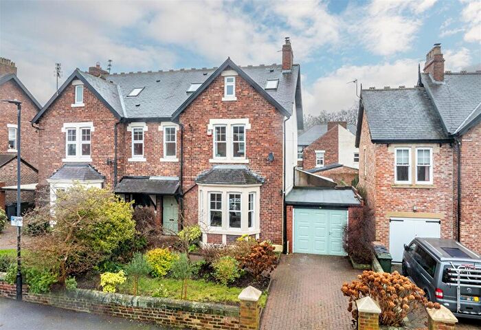 6 Bedroom Semi Detached House For Sale In East Avenue, Newcastle Upon Tyne, NE12