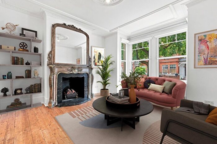 3 Bedroom Terraced House To Rent In Compton Crescent, Grove Park, W4