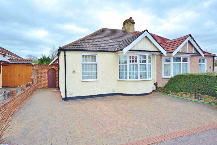 2 Bedroom Semi Detached Bungalow For Sale In Lime Grove, Hainault, IG6