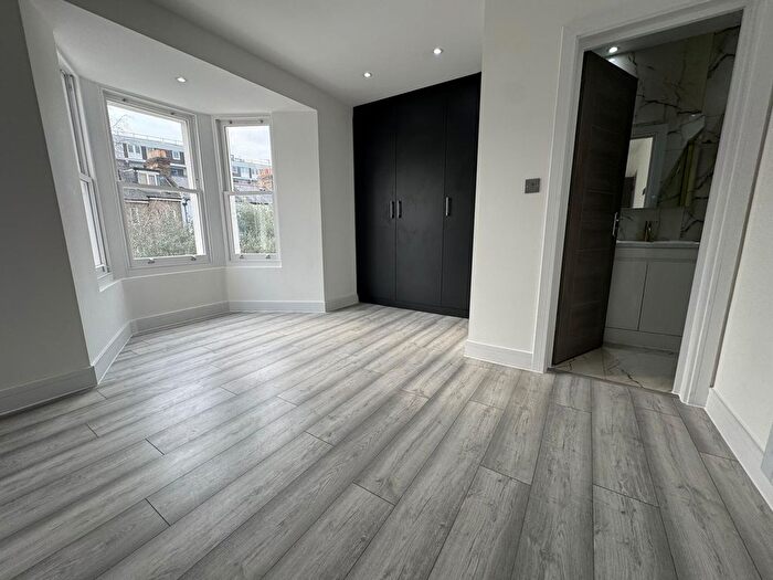 4 Bedroom Flat To Rent In Old Kent Road, London, SE1