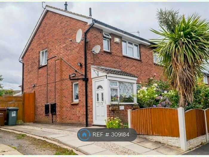 3 Bedroom Semi-Detached House To Rent In Grange Fields Road, Leeds LS10