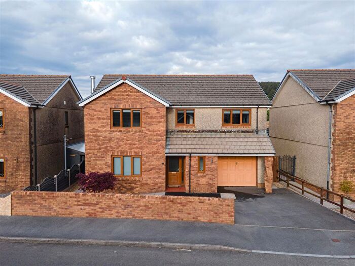 4 Bedroom Detached House For Sale In Waungoch, Upper Tumble, Llanelli, SA14