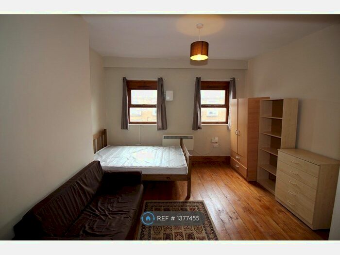 Studio To Rent In Stoke Newington High Street, London, N16