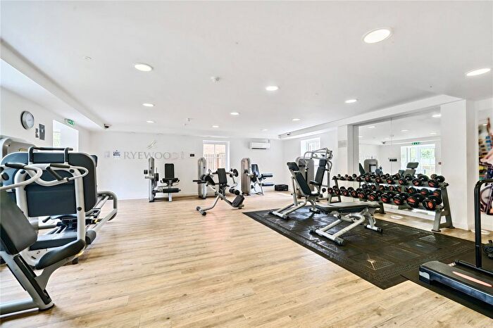 2 Bedroom Flat For Sale In Eden Road, Dunton Green, Sevenoaks, Kent, TN14