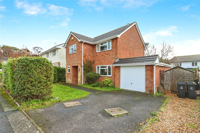4 Bedroom Detached House For Sale In Holywell Close, Poole, BH17