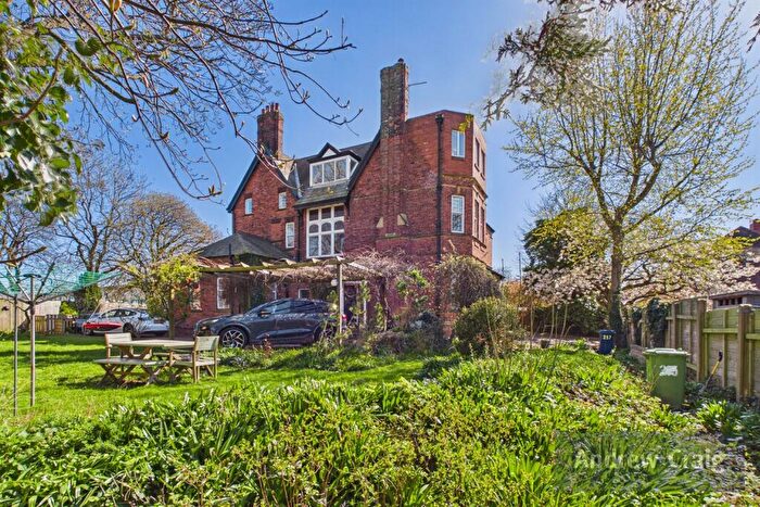 6 Bedroom Semi-Detached House For Sale In Sunderland Road, South Shields, NE34