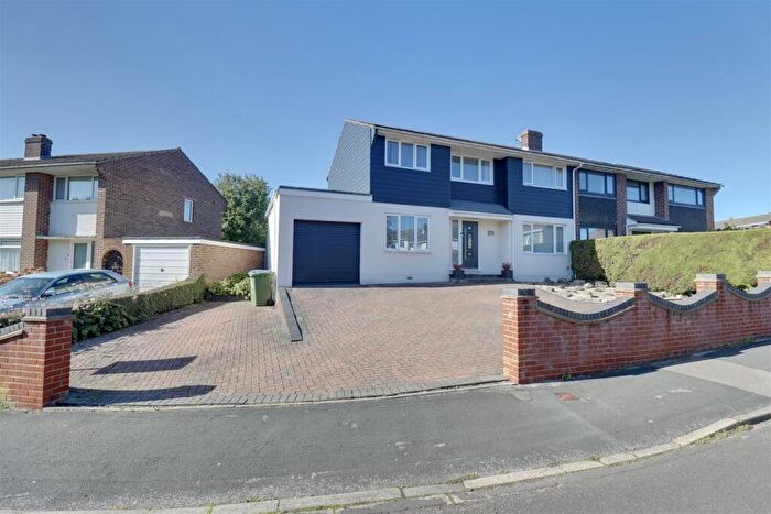 5 Bedroom Semi-Detached House For Sale In Kennedy Avenue, Fareham, PO15