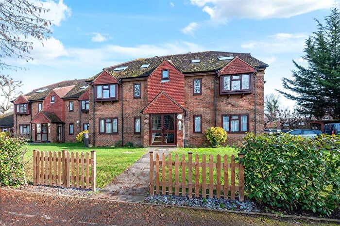 2 Bedroom Apartment For Sale In Chandlers Court, Holmwood Gardens, SM6