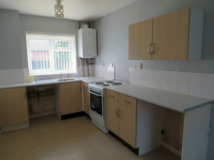 3 Bedroom End Of Terrace House To Rent In Edale, Wilnecote, B77
