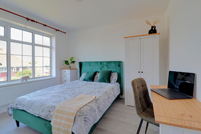 1 Bedroom Bungalow To Rent In Vines Cross Road, Brighton, BN2