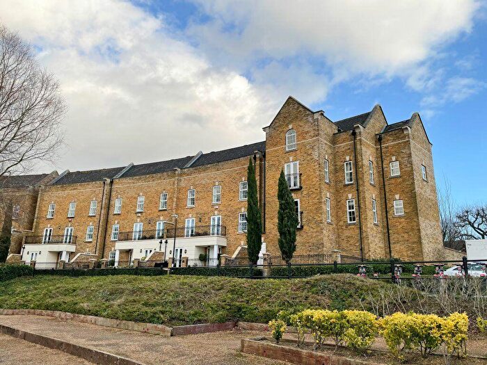 3 Bedroom Flat To Rent In Caldecotte Lake, Milton Keynes, MK7