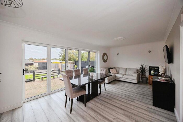 4 Bedroom Bungalow For Sale In Frances Road, Purbrook, Waterlooville, Hampshire, PO7