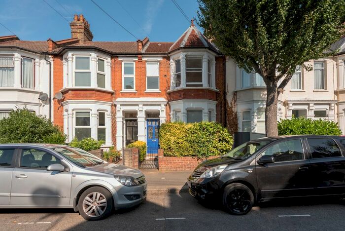 1 Bedroom Flat To Rent In Twickenham Road, Leytonstone, London, E11