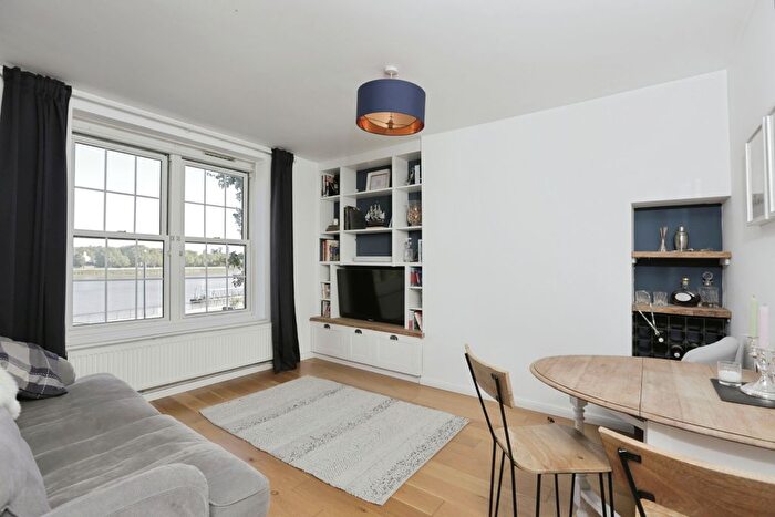 2 Bedroom Flat For Sale In Welland Street, London, SE10